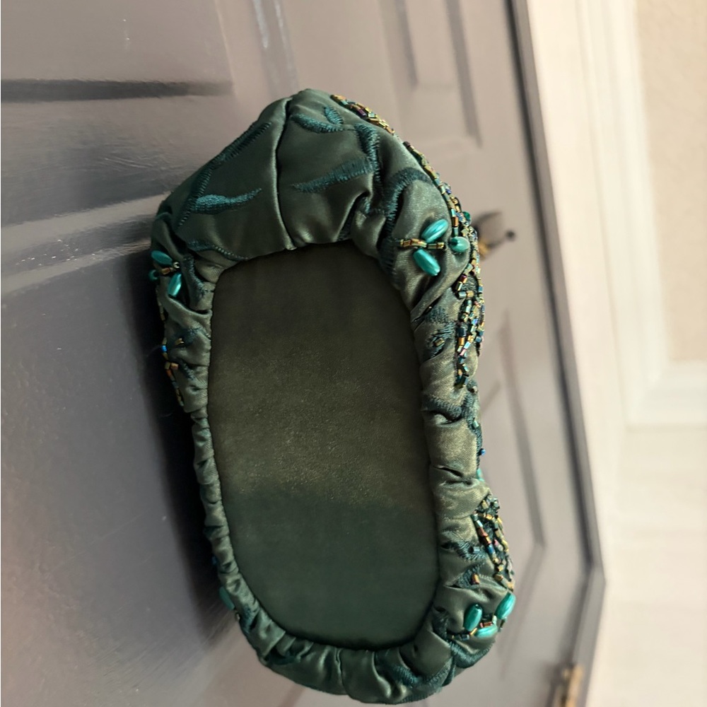 Embellished Green Beaded Evening Clutch with Ornate Gold Frame - Picture 5 of 7